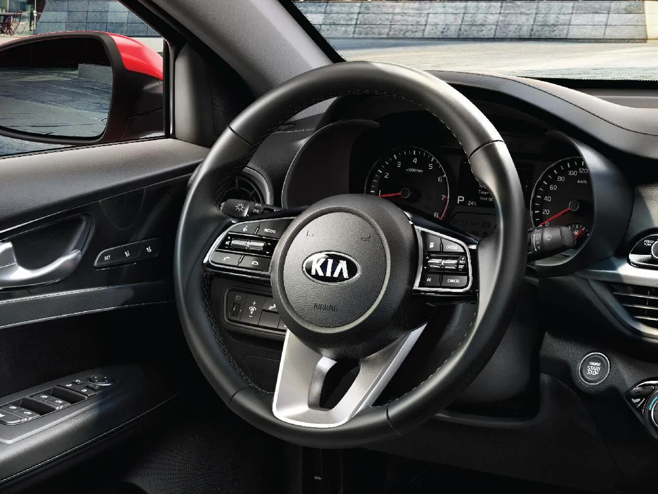 Tay lái xe KIA Cerato 2019 thiết kế 3 chấu, ốp nhôm với nhiều chức năng điều khiển