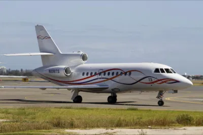 Chiếc Falcon 900 có số 13 của Taylor