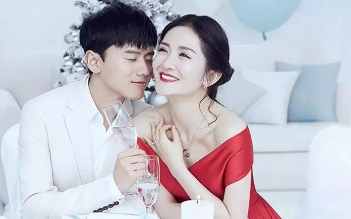 Cặp vợ chồng "trai tài gái sắc" của Cbiz