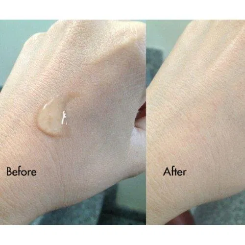Timeless Hyaluronic Acid Vitamin C Serum mỏng nhẹ mà thấm nhanh vào da ngay sau khi thoa lên Timeless Hyaluronic Acid Vitamin C Serum mỏng nhẹ mà thấm nhanh vào da ngay sau khi thoa lên