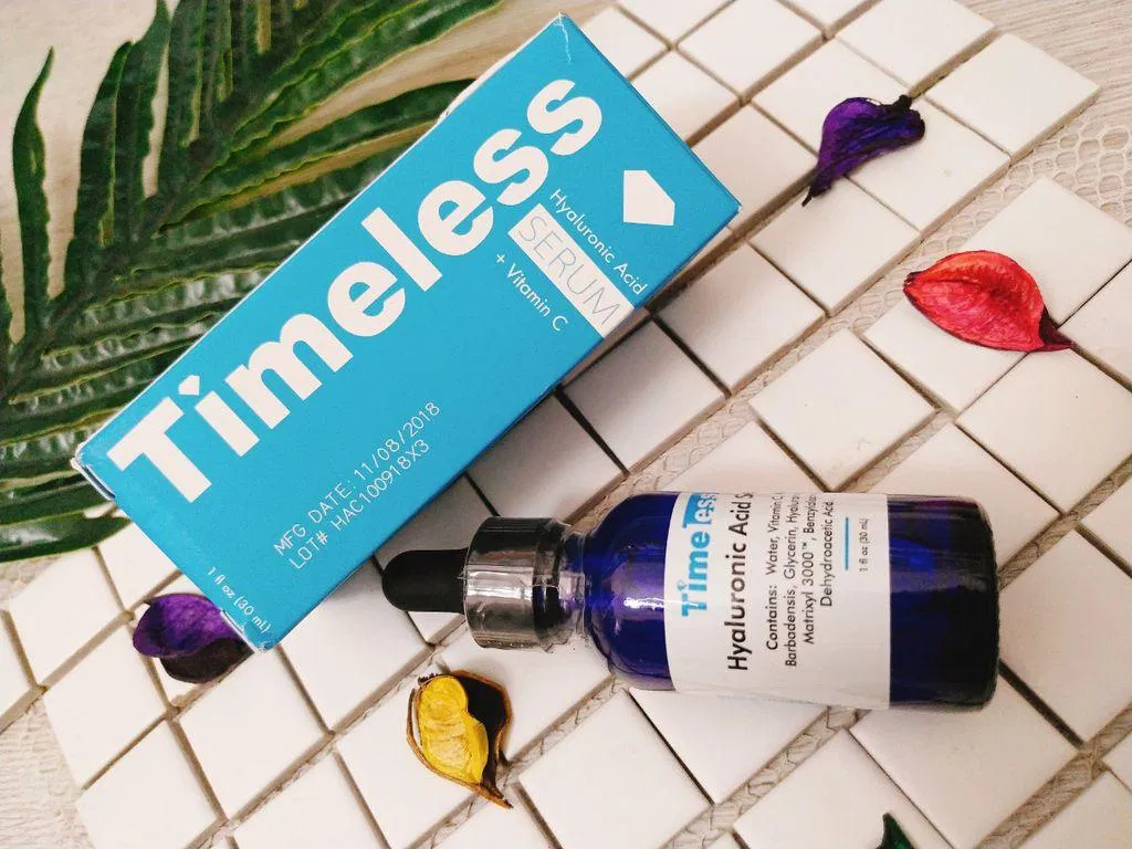Timeless Hyaluronic Acid Vitamin C Serum cấp ấm sáng da vượt trội (Nguồn: Internet) Timeless Hyaluronic Acid Vitamin C Serum cấp ấm sáng da vượt trội (Nguồn: Internet)