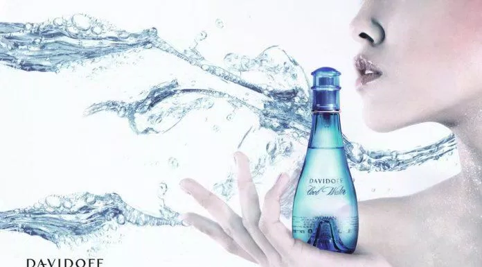 Vỏ chai Davidoff Cool Water Woman được thiết kế lấy cảm hứng tươi mát từ màu nước của đại dương (ảnh: internet).