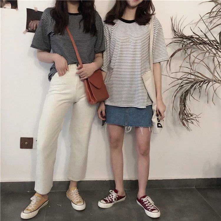 Phông sọc kẻ trắng đen vẫn trụ vững được trong lòng các tín đồ thời trang bởi sự tiện lợi và dễ mix. (nguồn ảnh: internet.) Phông sọc kẻ trắng đen vẫn trụ vững được trong lòng các tín đồ thời trang bởi sự tiện lợi và dễ mix. (nguồn ảnh: internet.)