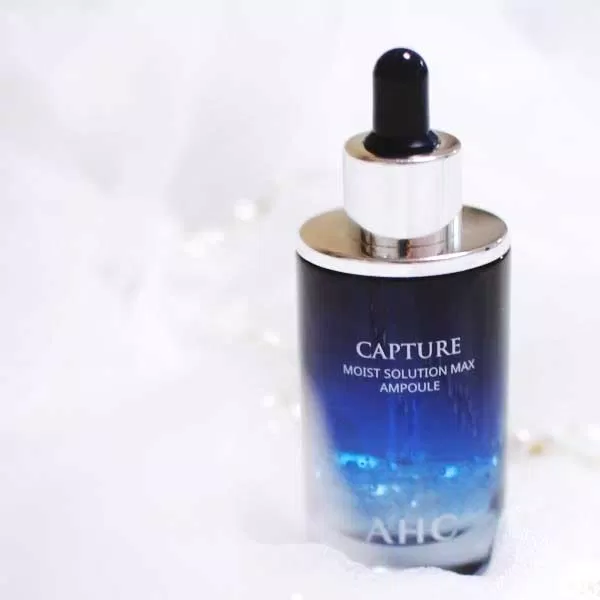 AHC Capture Moist Max Solution Ampoule có thể gây bí da một chút vì khả năng dưỡng ẩm vượt trội. (nguồn: Internet)