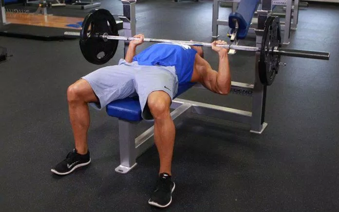 tập ngực cho nam với bài bench press