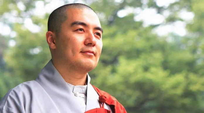 Bước chậm lại