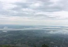 cảnh nhìn từ đỉnh núi Bà Đen