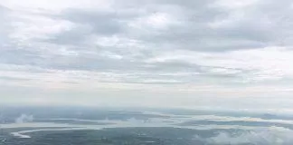 cảnh nhìn từ đỉnh núi Bà Đen