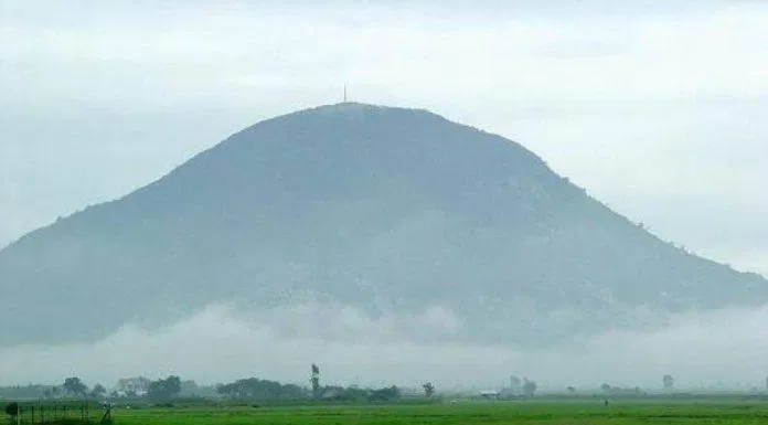 chân núi