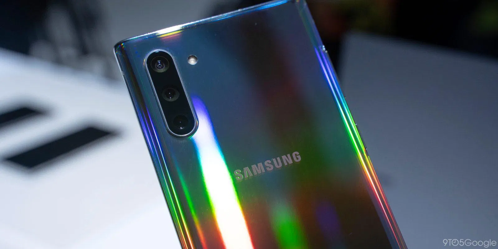 galaxy note 10 Mặt lưng của Note 10 với 3 cụm camera. Ảnh: internet