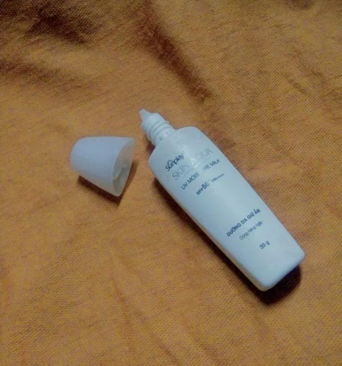 Kem chống nắng dưỡng ẩm Sunplay UV Moisture Milk