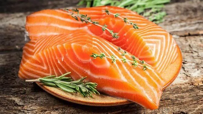 Nguồn omega-3 dồi dào trong cá béo rất có lợi cho gan