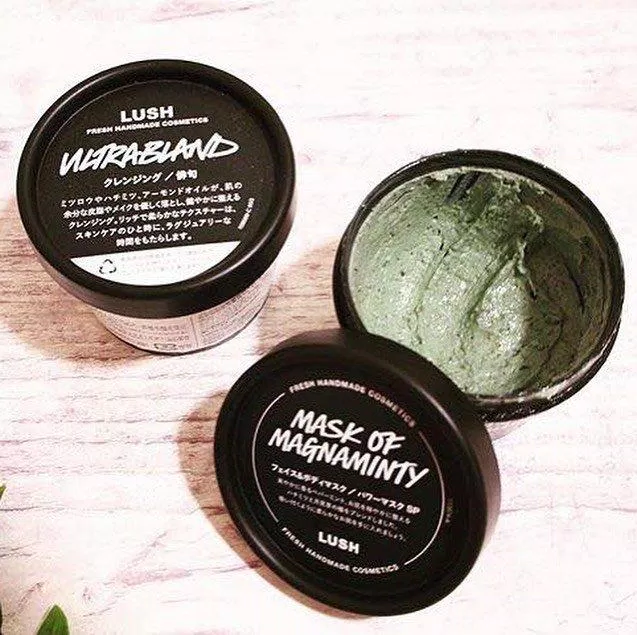 Mặt nạ đất sét tươi Lush Mask Of Magnaminty được các beauty blogger nổi tiếng trên thế giới và là một trong những sản phẩm bán chạy nhất của Lush