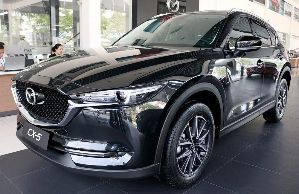 Mazda CX-5 Deluxe là mẫu xe cận sang trọng trong dòng SUV của Mazda.
