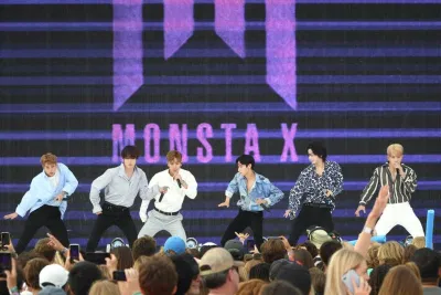 MONSTA X