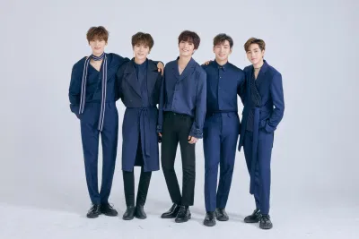 Nam idol KPOP góp phần cứu bé gái trong cơn nguy kịch trên máy bay Aron ARON NUEST Idol K-pop KCON 2019 NY KPOP NUEST