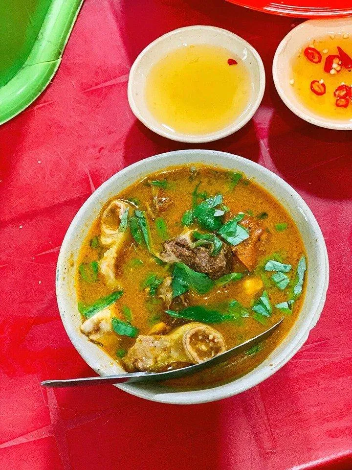 Phá lấu hẻm 10