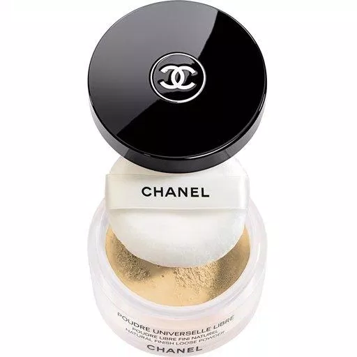 Hộp phấn Chanel Poudre Universelle Libre được thiết kế đẹp sang chảnh, thanh lịch tạo hiệu ứng thu hút mọi ánh nhìn (ảnh: internet).