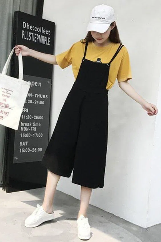 Cách phối đồ đi học trẻ trung Quần yếm có thể "hóa phép" bạn có ngay diện mạo thật tươi trẻ và đáng yêu. (Nguồn ảnh: Internet)
