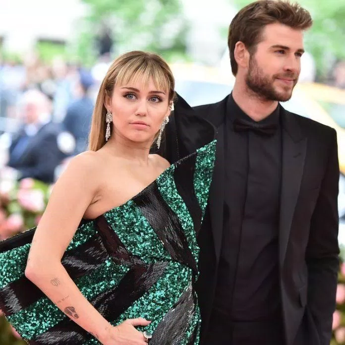 ảnh tĩnh Liam Hemsworth và Miley Cyrus