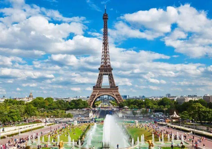 Tháp Eiffel luôn lọt top những điểm đến hàng đầu mỗi khi du khách có cơ hội đặt chân đến Paris. (Ảnh: Internet)