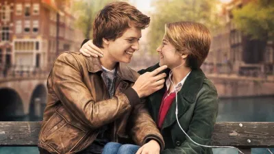 The Fault In Our Stars nói về tình yêu của Hazel và chàng trai trẻ Augustus Waters, cả hai người đều là bệnh nhân của căn bệnh ung thư quái ác (Ảnh: Internet)