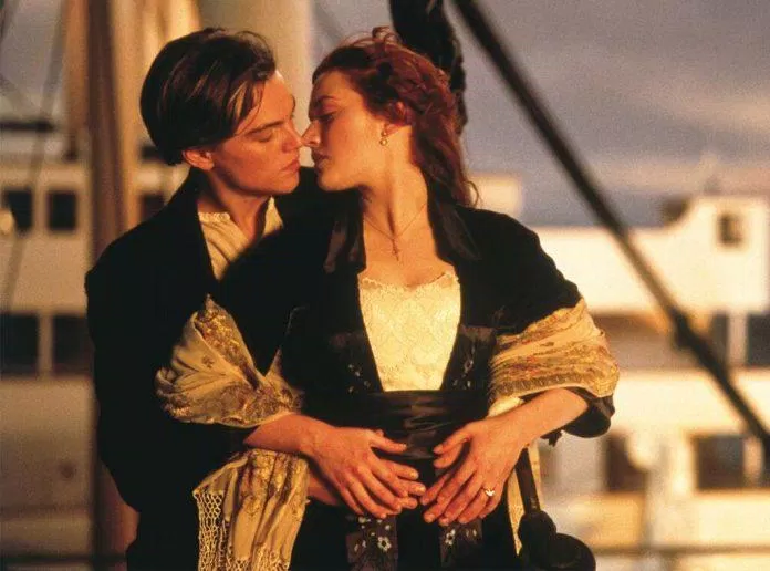 Titanic của James Cameron lại lấy câu chuyện tình đẹp như mơ của Jack và Rose làm điểm nhấn cho bộ phim. (Ảnh: Internet)