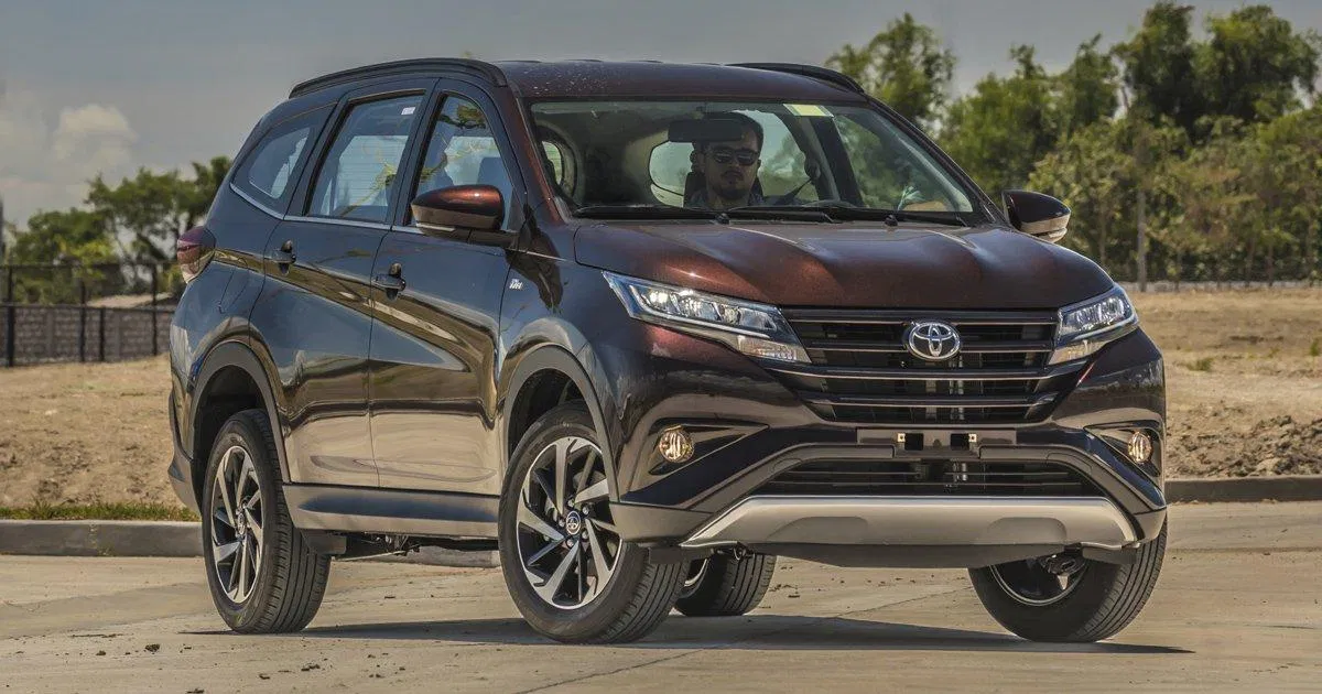 Toyota Rush là đối thủ tương xứng nhất với chiếc Mitsubishi Xpander