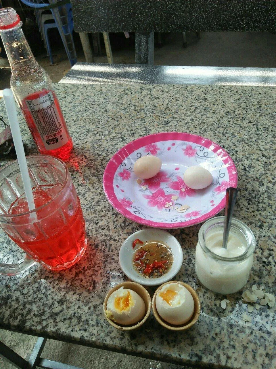 Trứng gà lòng đào