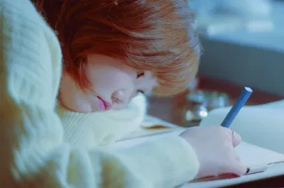 "I know just then that I can't leave you" AKMU MV 1