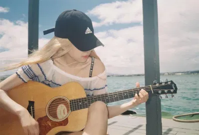 Ảnh minh họa Rose Guitar