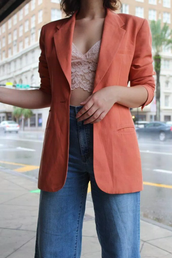 Bralette kết hợp cùng Blazer khoác ngoài