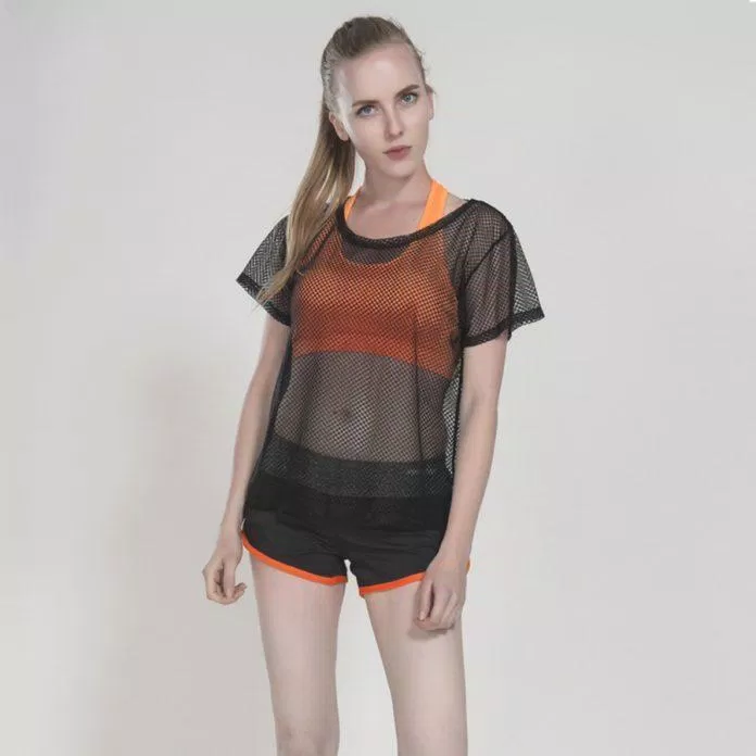 Bralette phối cùng với Áo lưới