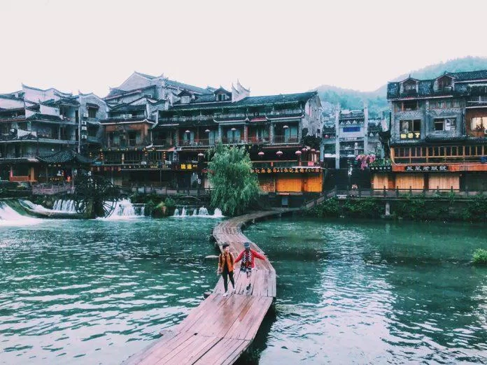 Cầu gỗ