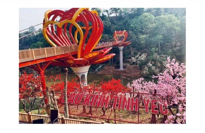 Cầu Kính Tình Yêu Mộc Châu (Nguồn: Internet)
