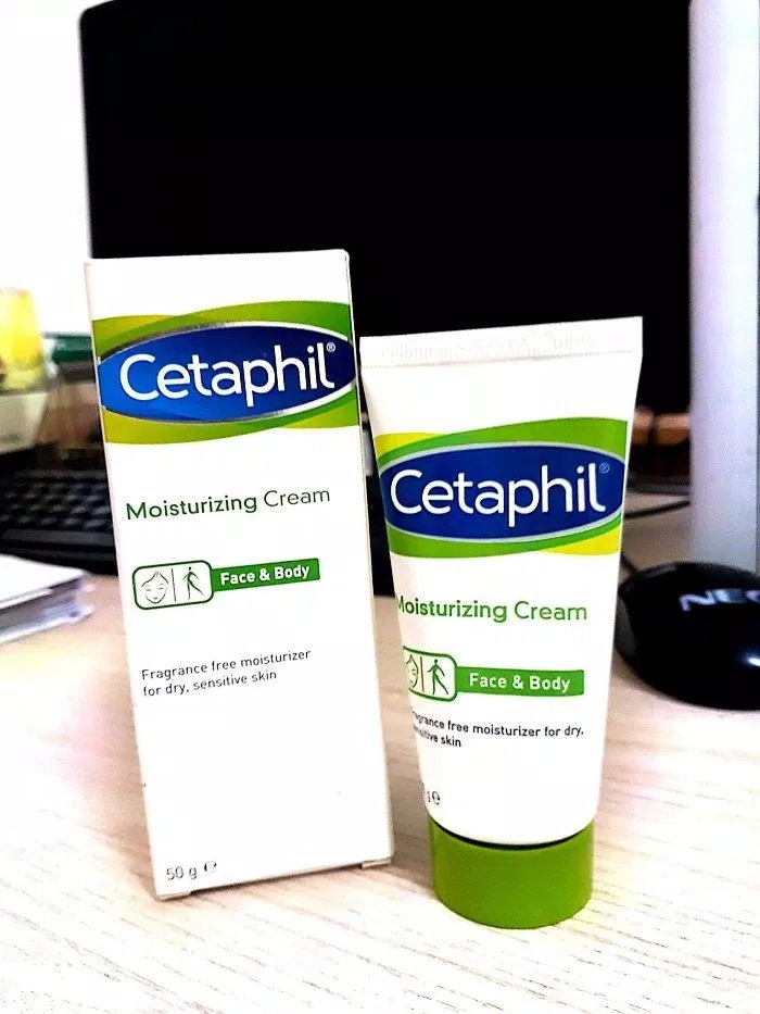 Kem dưỡng ẩm Cetaphil Moisturizing Cream là sản phẩm được yêu thích hàng đầu của hãng.(ảnh: Nguyễn Hằng)