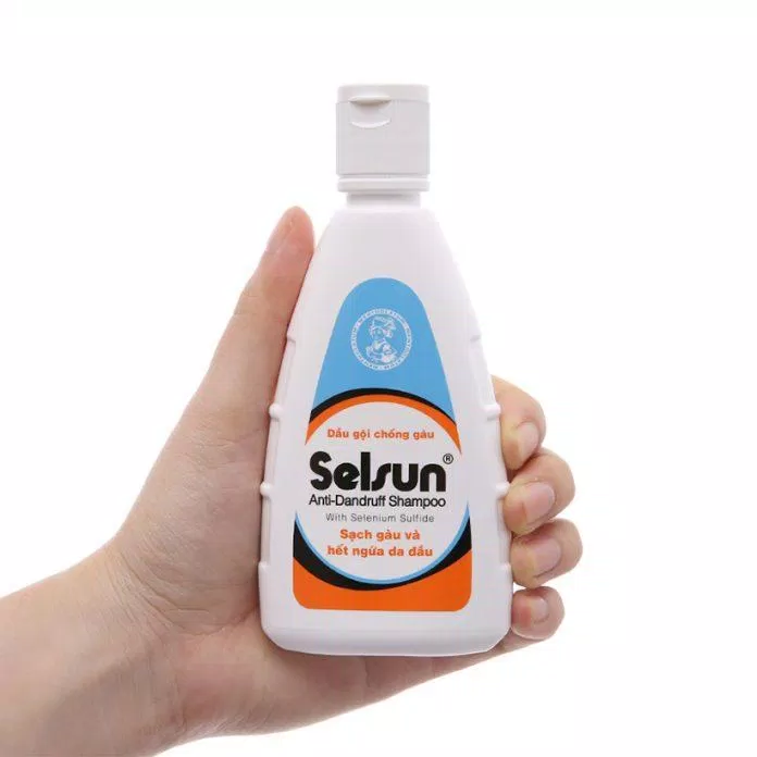 Bao bì dầu gội trị gàu Selsun không thực sự gây ấn tượng với nhãn quan người dùng (ảnh: internet).