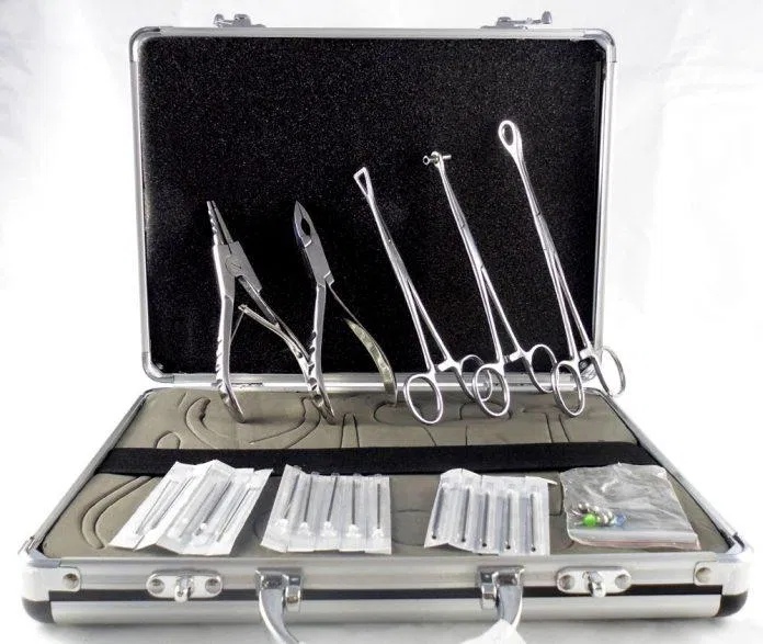 Ảnh minh họa Dụng cụ xỏ khuyên