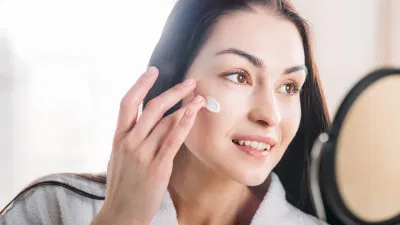 Dưỡng ẩm là một bước không thể thiếu để da luôn đầy đủ độ ẩm. (Nguồn: Internet).