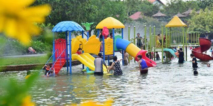 Hồ trẻ em với diện tích khoảng 2000m², được trang trí khá nhiều trò chơi dưới nước rất thích hợp cho các bé thoả sức vui chơi.