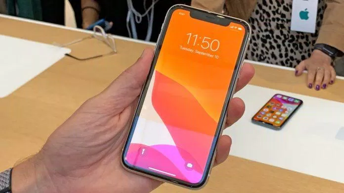 iphone 11 Màn hình của iPhone 11 được giới chuyên môn đánh giá rất cao. Ảnh: internet