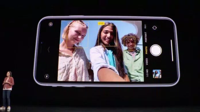 iphone 11 Chụp ảnh tự sướng cùng với iPhone 11. Ảnh: internet