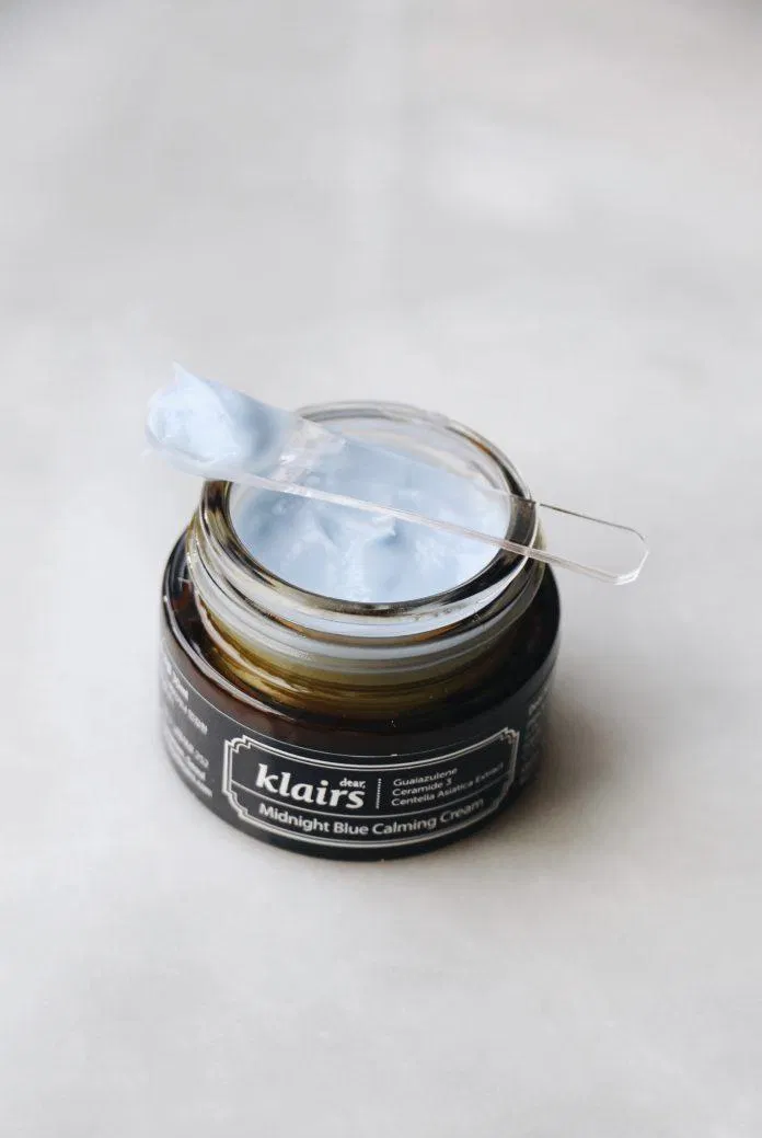 Kem dưỡng Klairs Midnight Blue Calming Cream dưỡng ẩm và phục hồi da hiệu quả. (nguồn: Internet)