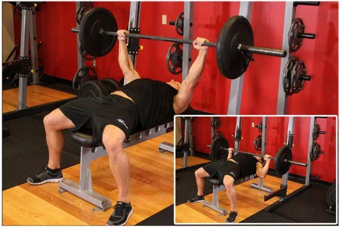 Động tác nằm đẩy ngực đúng cách.