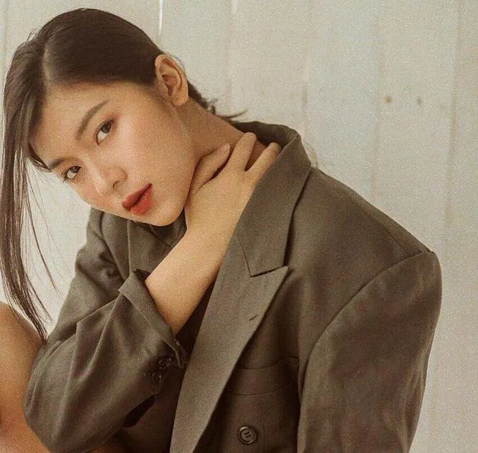 Những chiếc blazer giả vest form rộng đang là hot trend trên các trang bìa tạp chí thời trang (nguồn: internet).