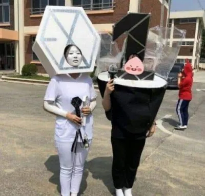 Fan nữ biến mình thành cây lightstick "sống" nữ sinh trường trung học Gangneung