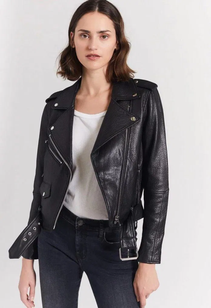 Sẽ rất sai lầm nếu không tậu ngay cho mình một chiếc biker jacket (nguồn: internet).