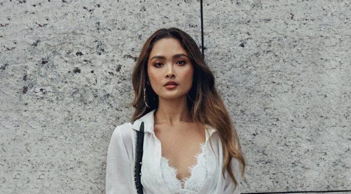 Phối Bralette với sơ mi trông bạn sẽ sexy hơn