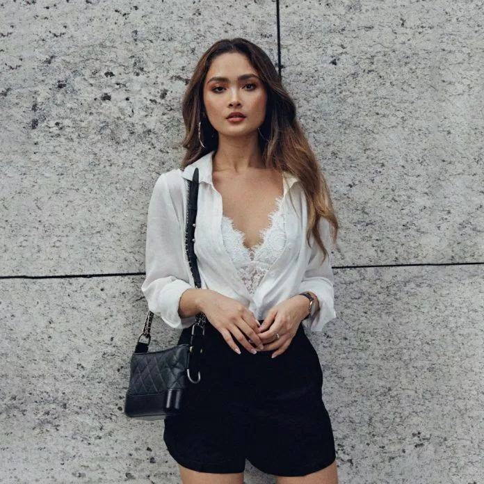 Phối Bralette với sơ mi trông bạn sẽ sexy hơn