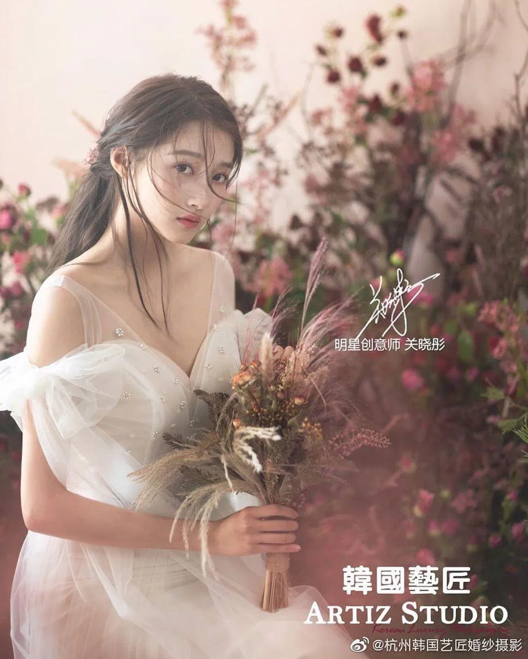 Gu thời trang đẳng cấp của Quan Hiểu Đồng (Ảnh: Internet)